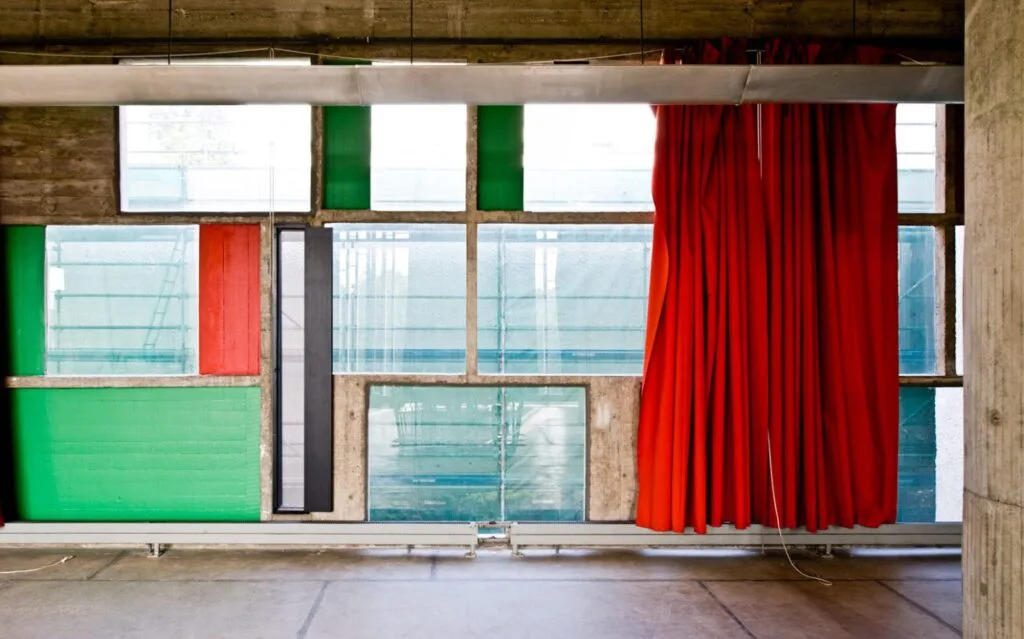 LA TEORÍA DEL COLOR DE LE CORBUSIER: LA POLICROMÍA EN LA ARQUITECTURA